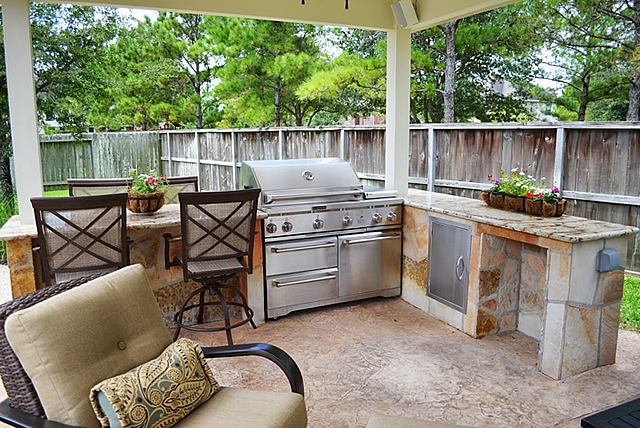 Outdoor Kitchen