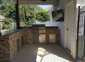 Outdoor Kitchen